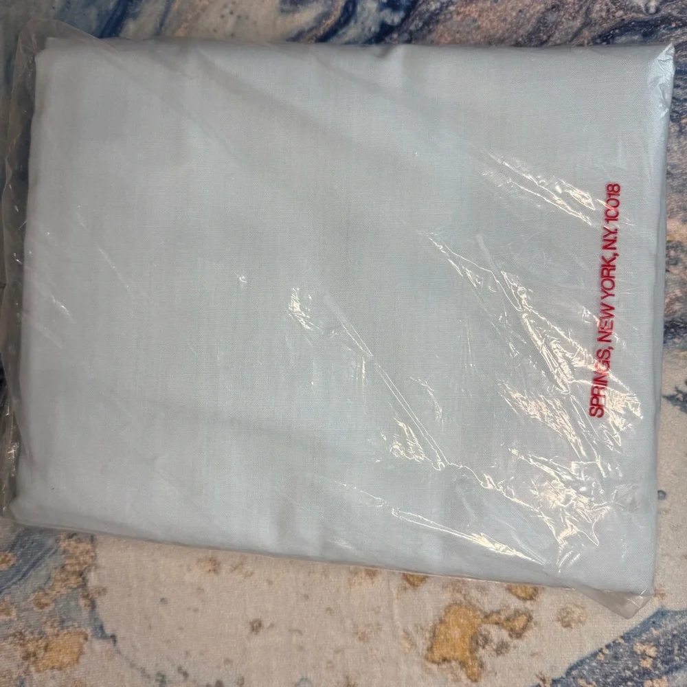Vintage Selected Secondstwin NWT flat sheet made of 50% poly 50% cotton muslin.